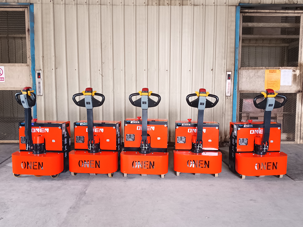 Manual vs. Electric Pallet Truck: Which One Moves Your Business Forward?