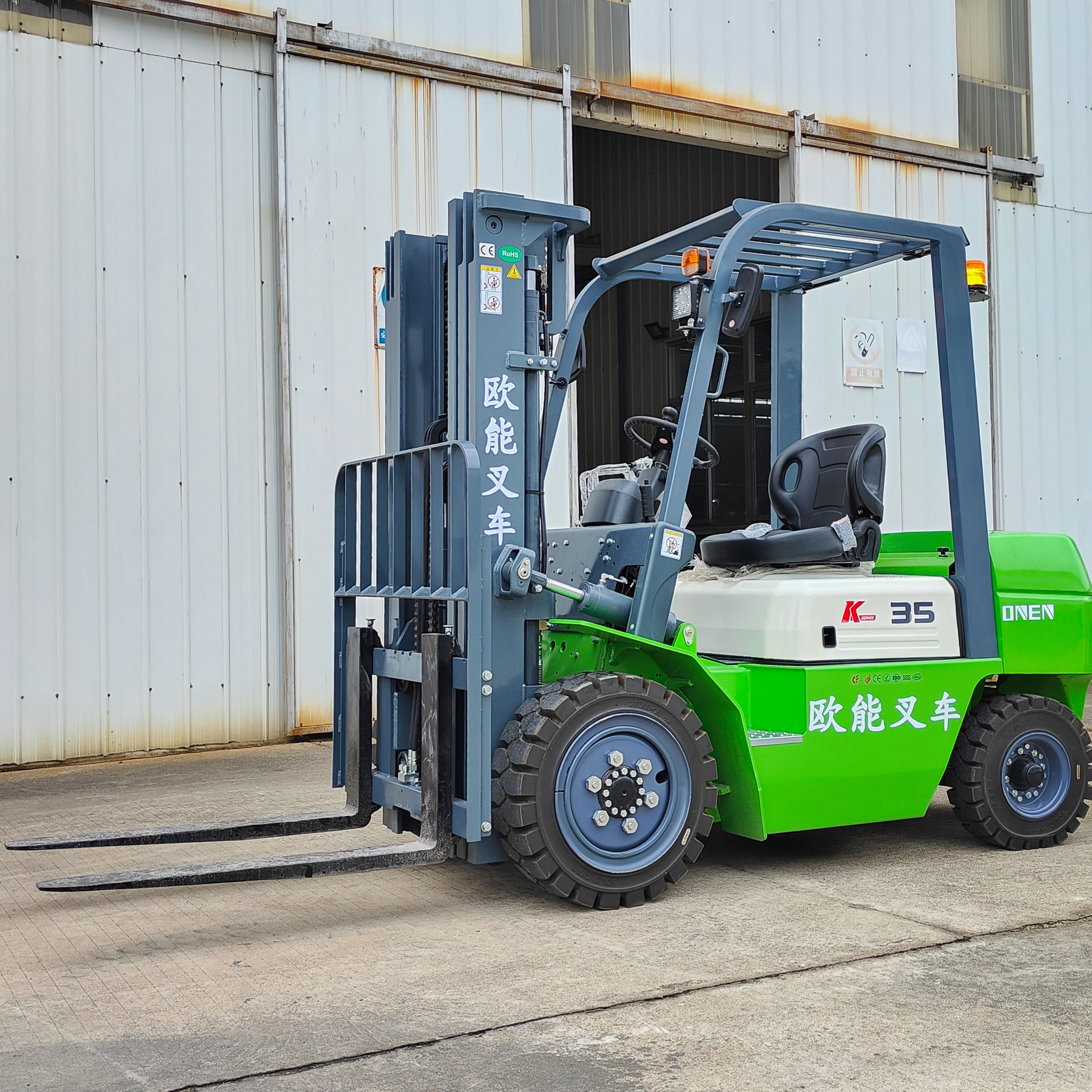 compact electric forklift
