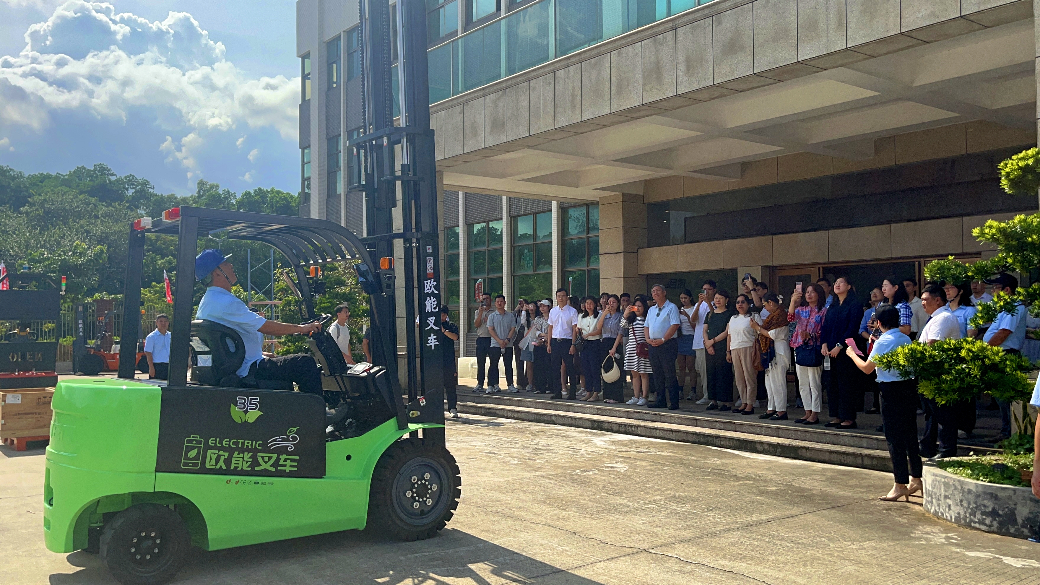 3-CPDD-L锂电叉车展示