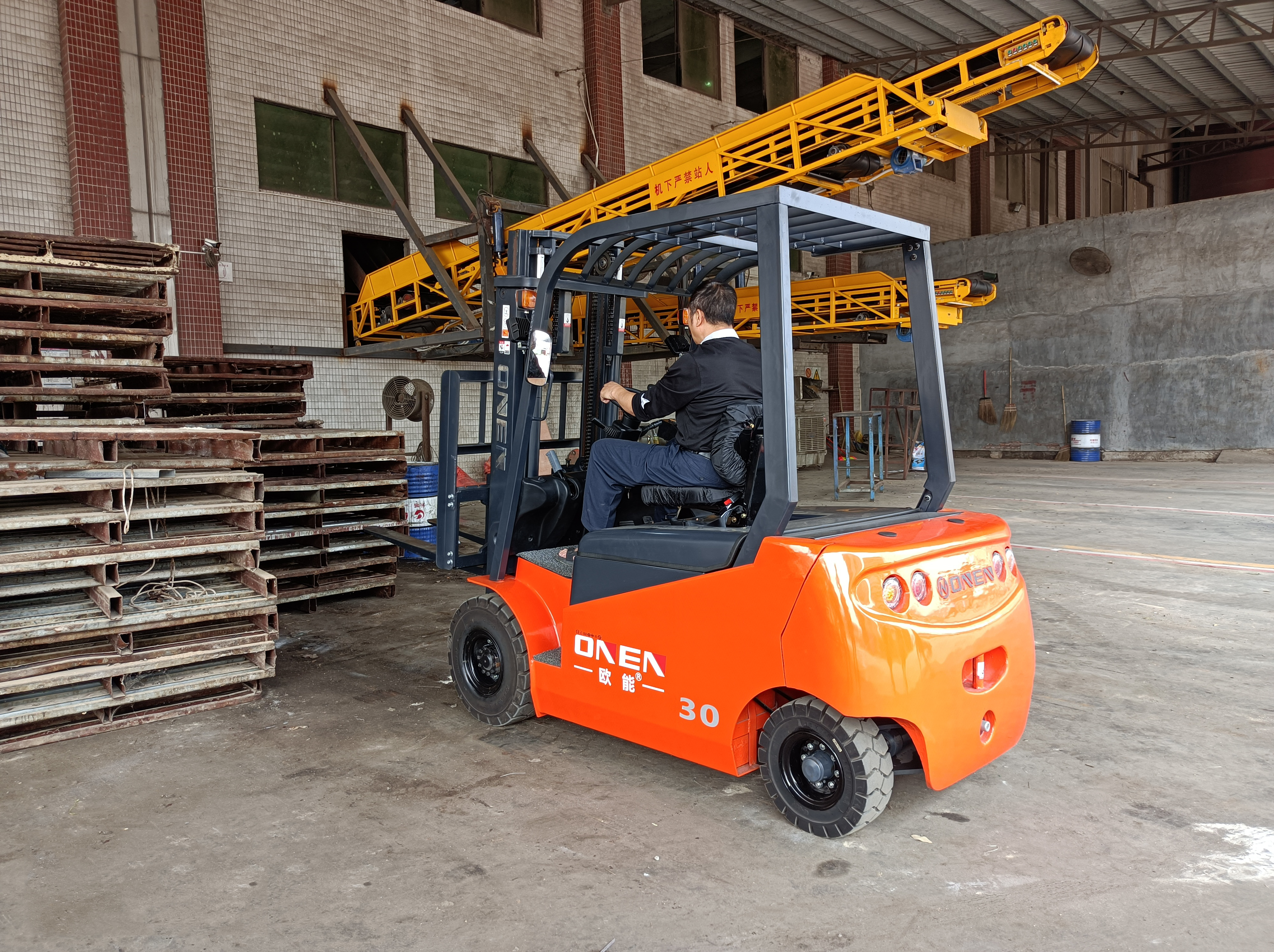 stand on electric counterbalance forklift