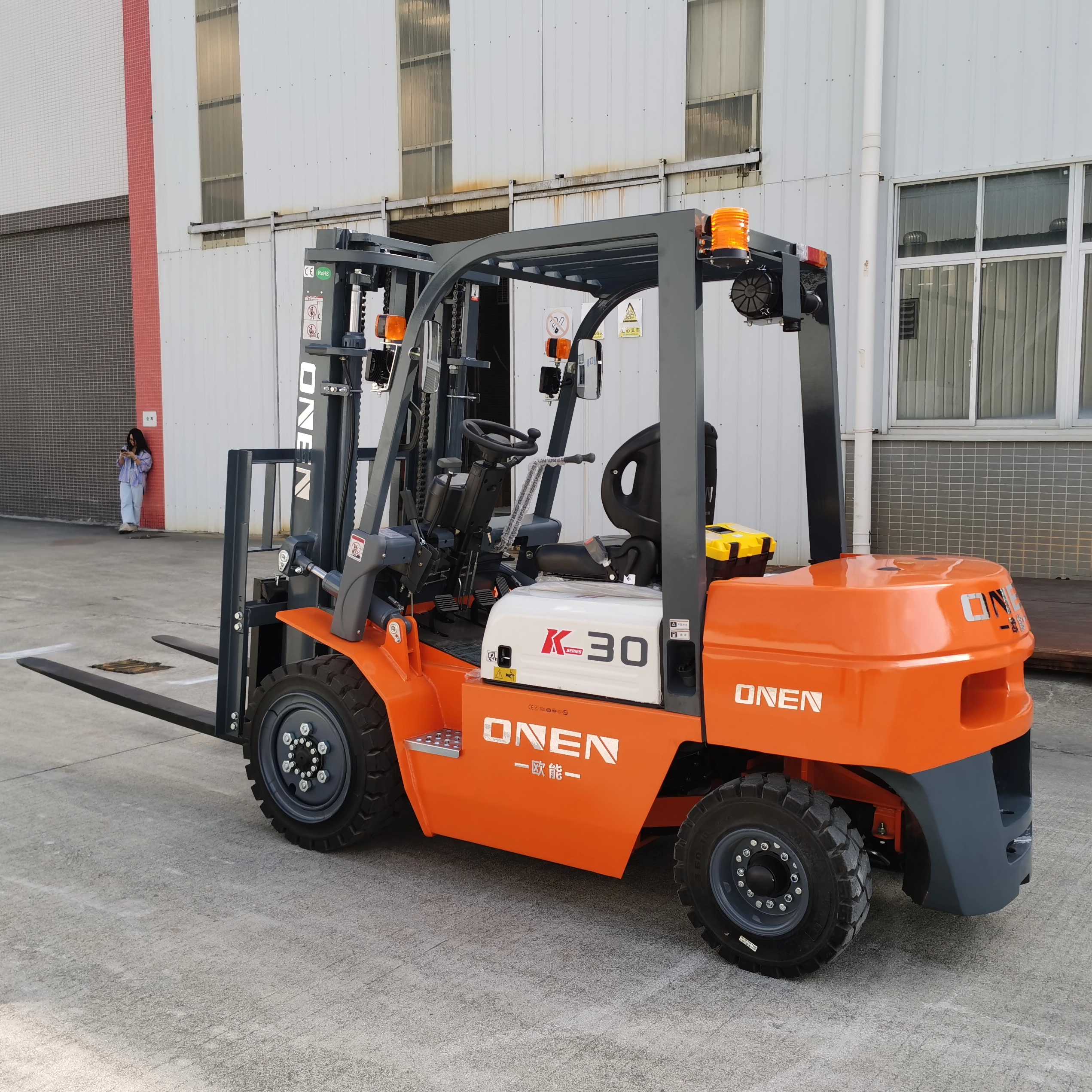Chinese Forklifts: Leading the Charge in Environmental Compliance and Technological Innovation