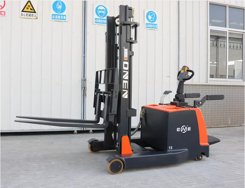 The Evolution of Electric Reach Trucks: Comparing Stand-On and Sit-Down Models