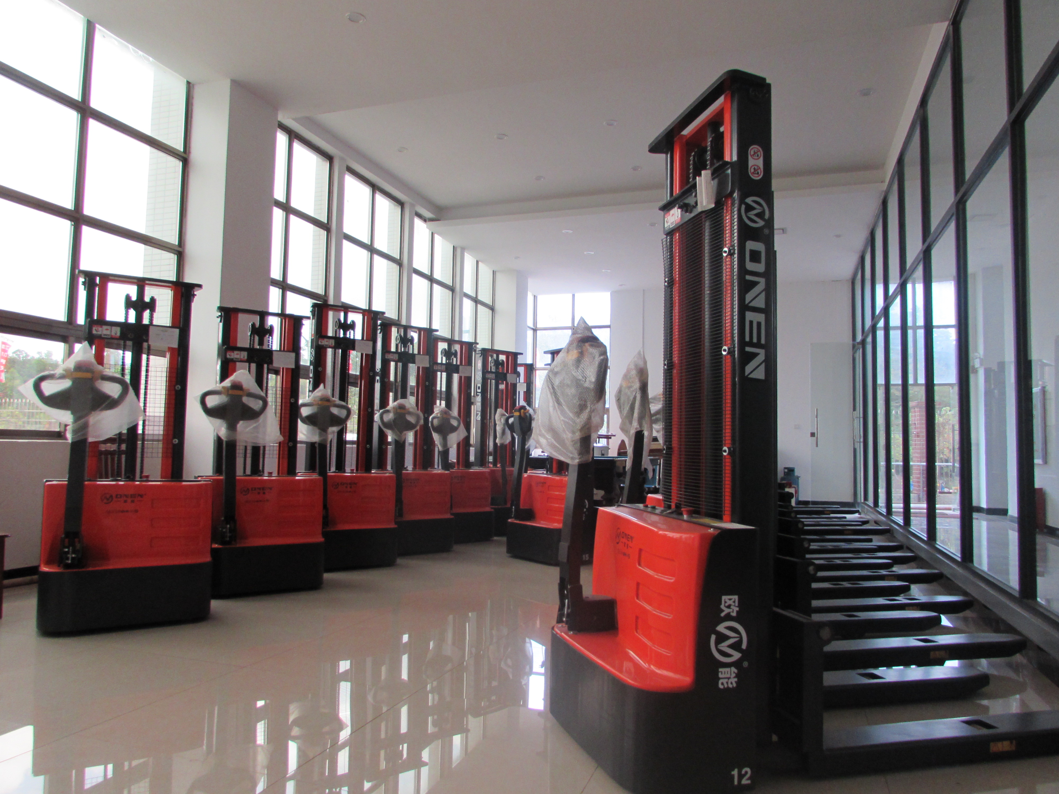 electric pallet stacker truck