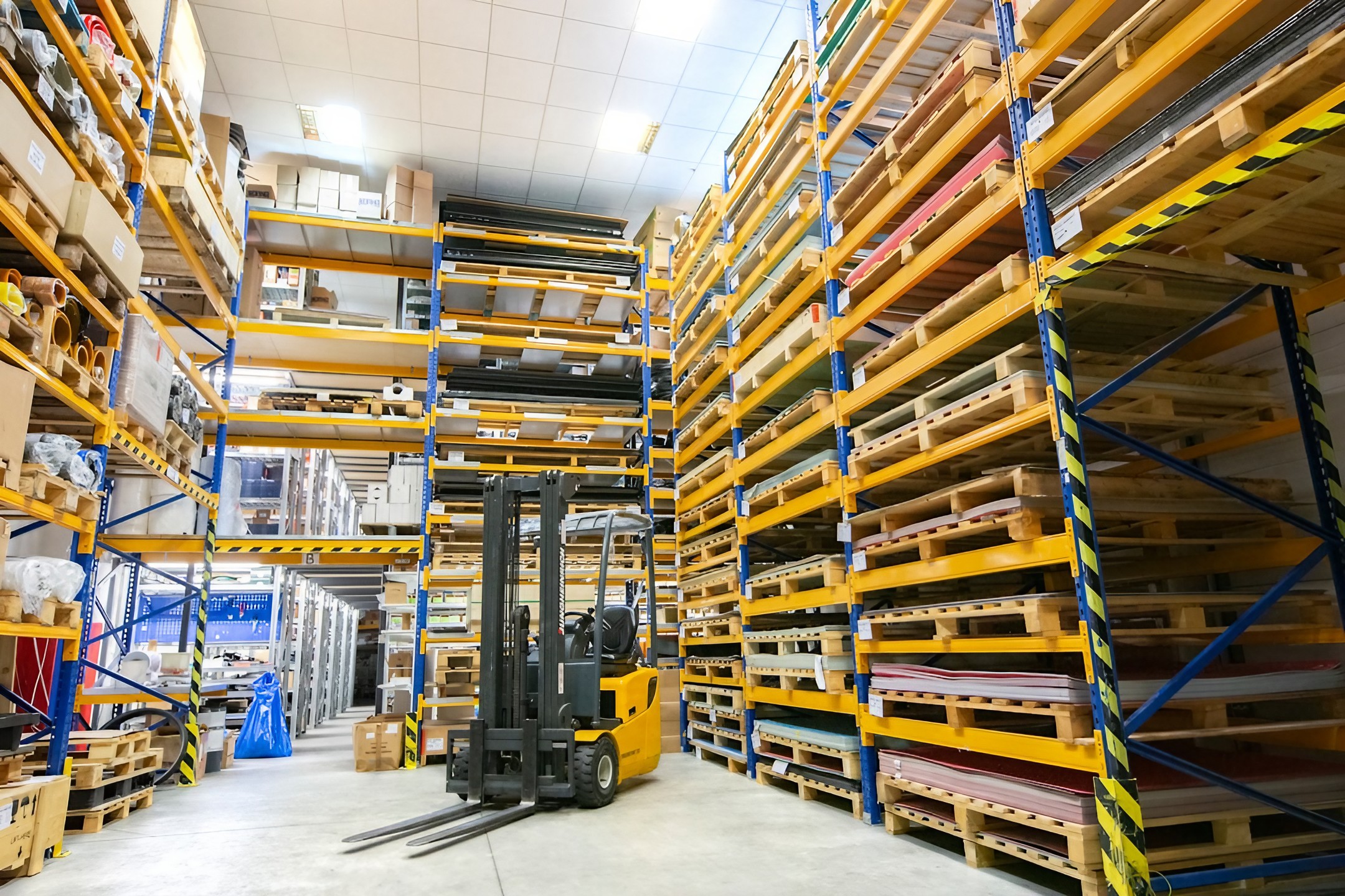 electric counterbalance forklift