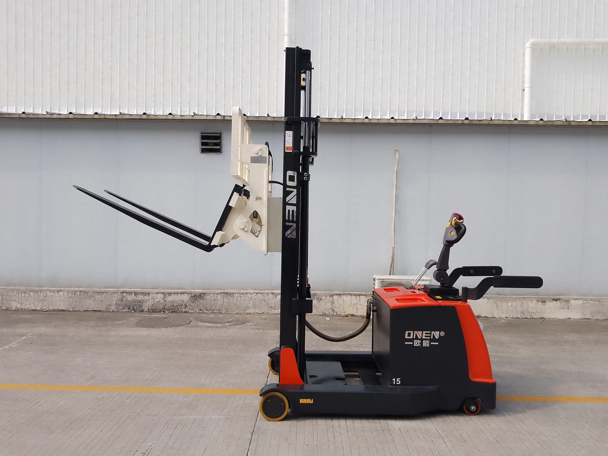 Reach Trucks: Boosting Manufacturing Warehouse Efficiency