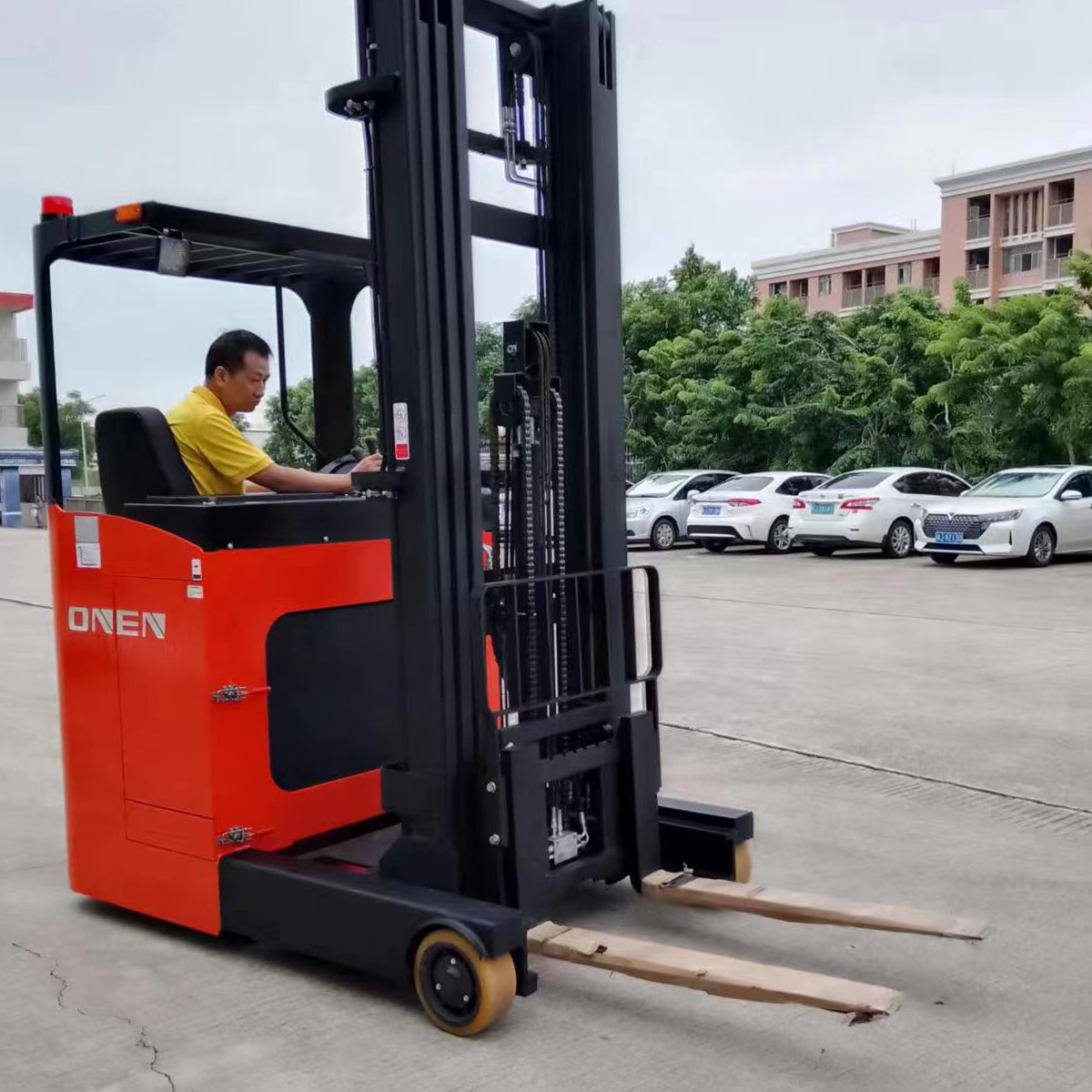 narrow aisle stacking truck