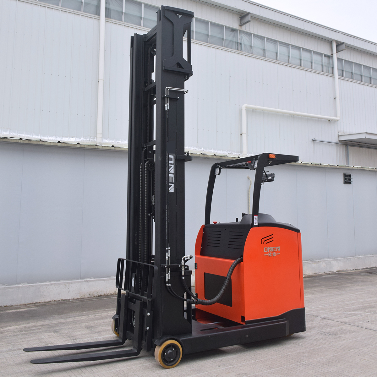 4-meter lift electric forklift